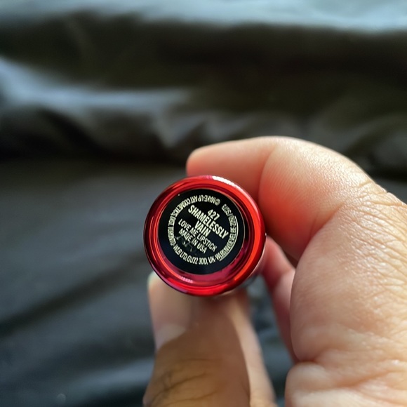 MAC Love me lipstick - shamelessly vain - Picture 4 of 8